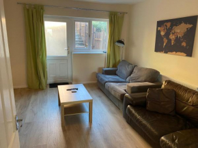 2-bedroom house, free parking, close to the city